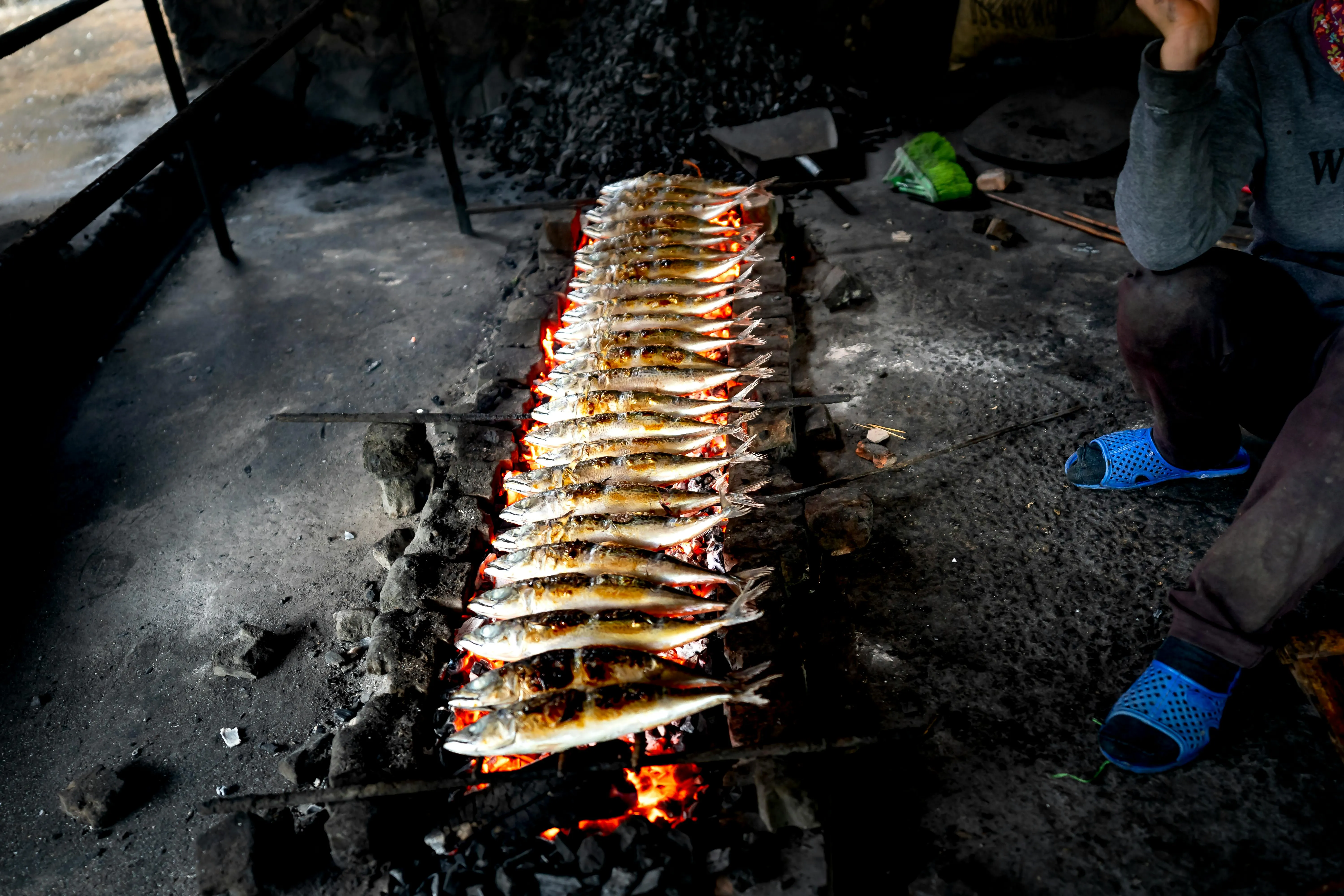 Pit-cooked feast — Fire Que